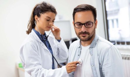 men consult female doctor